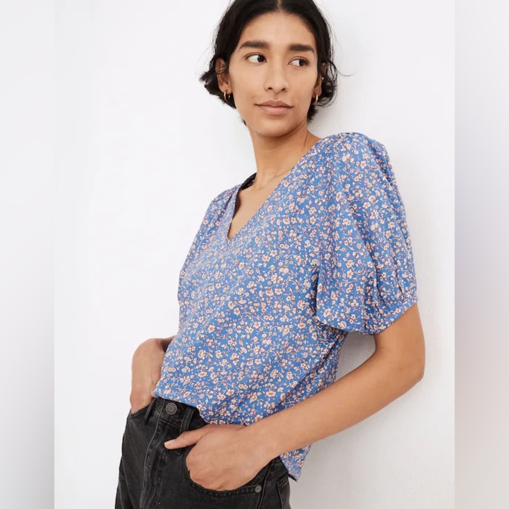 Madewell V-Neck Puff-Sleeve Top in Summer Vines